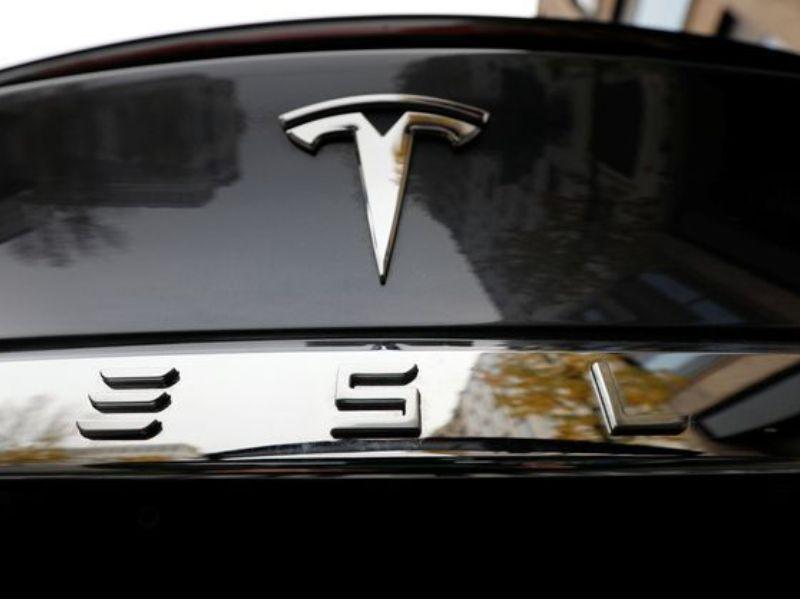 在华竞争加剧 特斯拉(TSLA.US)中国8月销量同比下滑