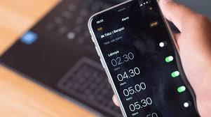 苹果闹钟法定假日调休不响如何设置
