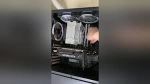 电脑启动闪一下就灭了如何解决