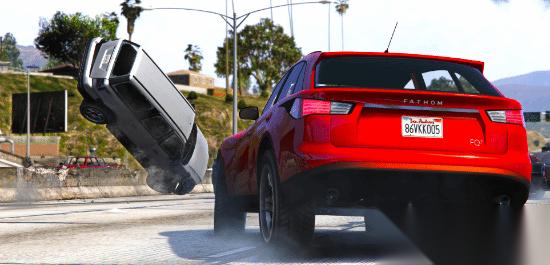 玩家在《给他爱5》躲警车 同时现实有逃犯撞穿自家外墙