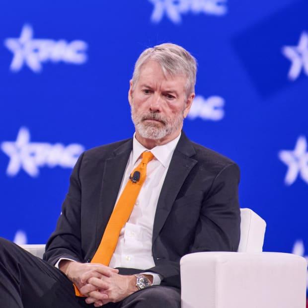 随着净资产值接近1，MicroStrategy股价较峰值下跌60%。