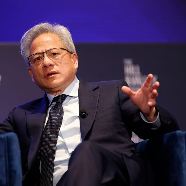 财报发布前，一位富有的交易员对英伟达进行了大规模杠杆押注。